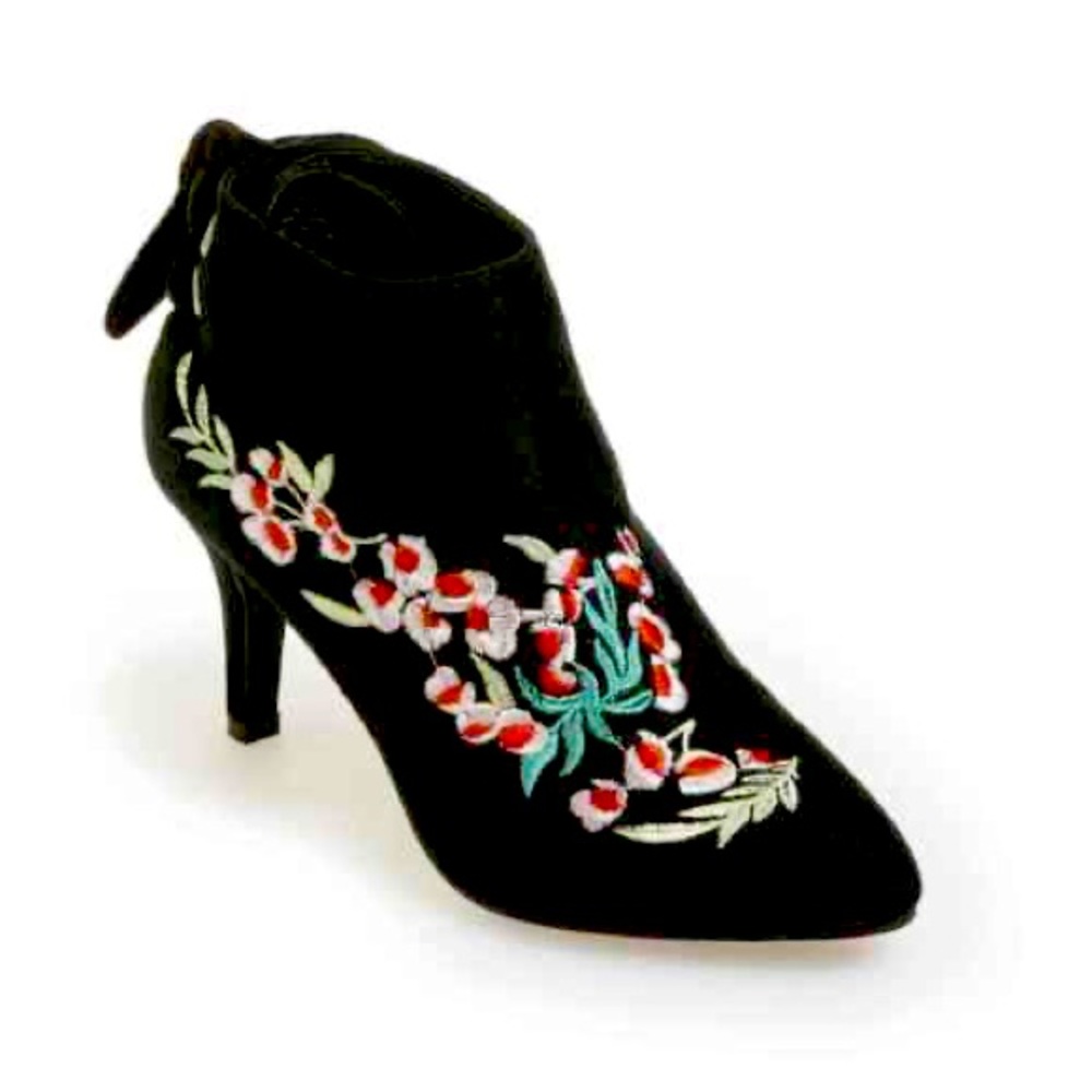Ashro Embroidered Velvet Boots
